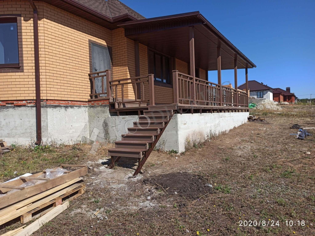 Ступени на террасе