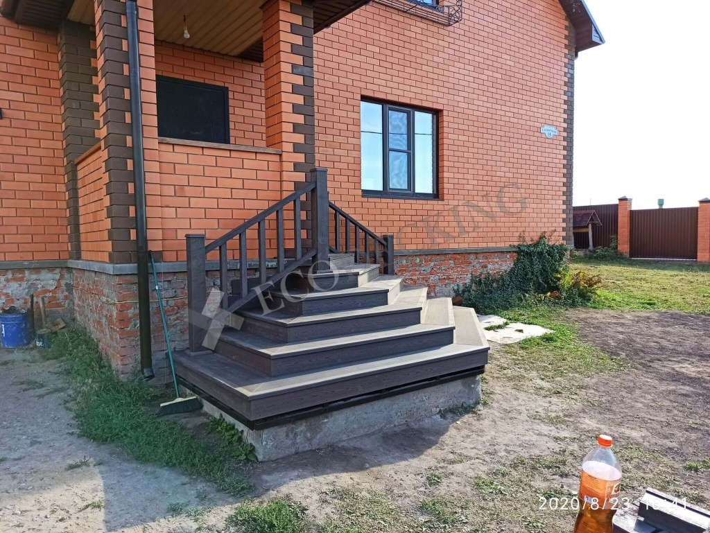 Крыльцо из пластиковой доски Крыльцо из пластиковой доски